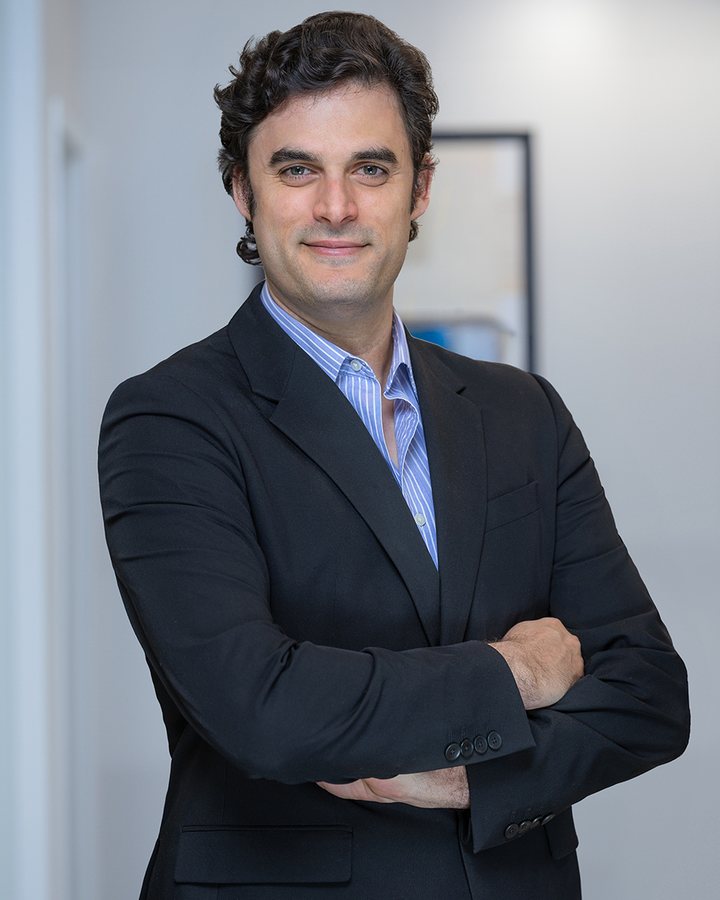Alejandro Alvarado &mdash; headshot by Headshot Miami